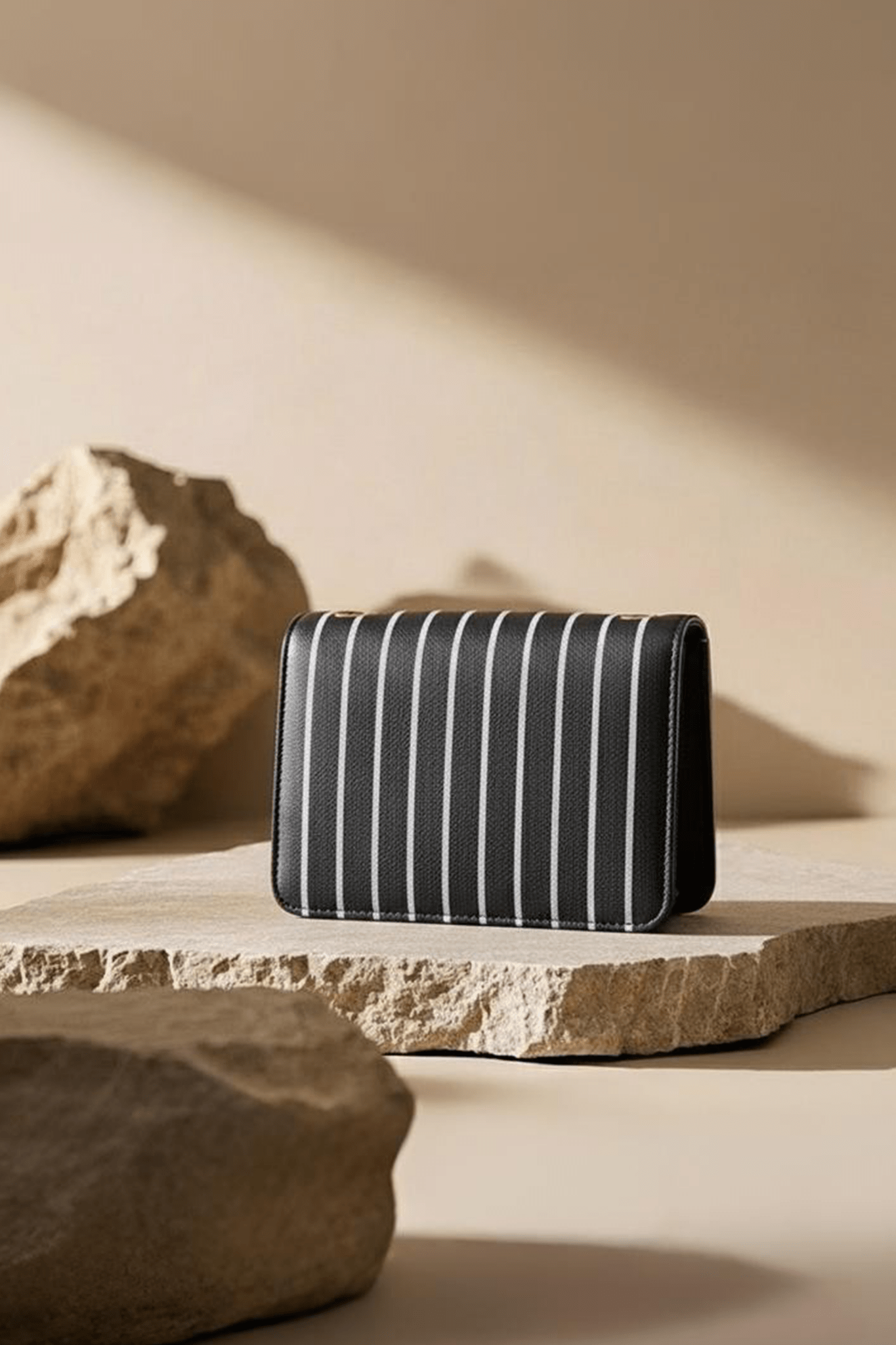 Black Lining Handbag - Toronto Yarn