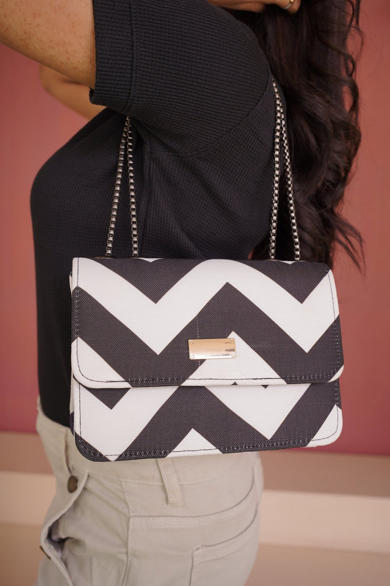 Black & White Handbag - Toronto Yarn